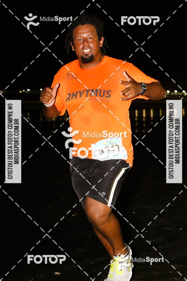 Buy your photos of the eventJovem Pan Night Run 2018 on Fotop