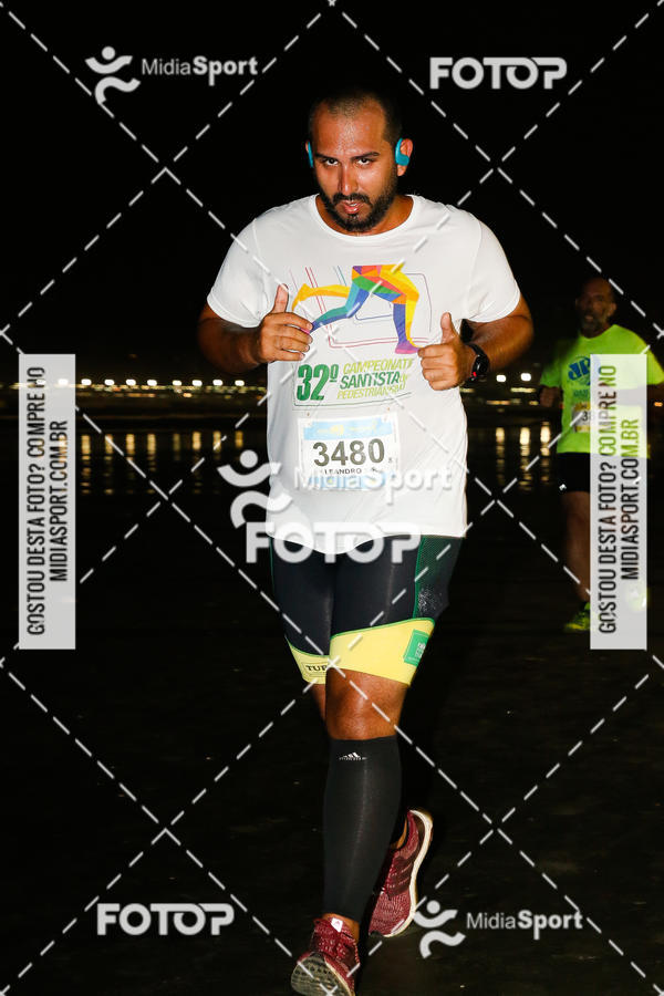 Buy your photos of the eventJovem Pan Night Run 2018 on Fotop