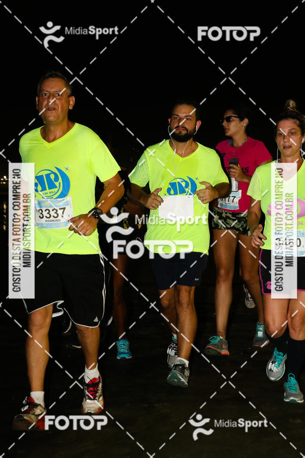Buy your photos of the eventJovem Pan Night Run 2018 on Fotop