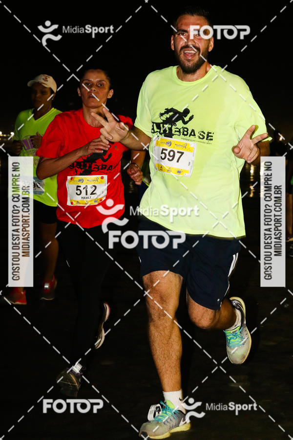 Buy your photos of the eventJovem Pan Night Run 2018 on Fotop