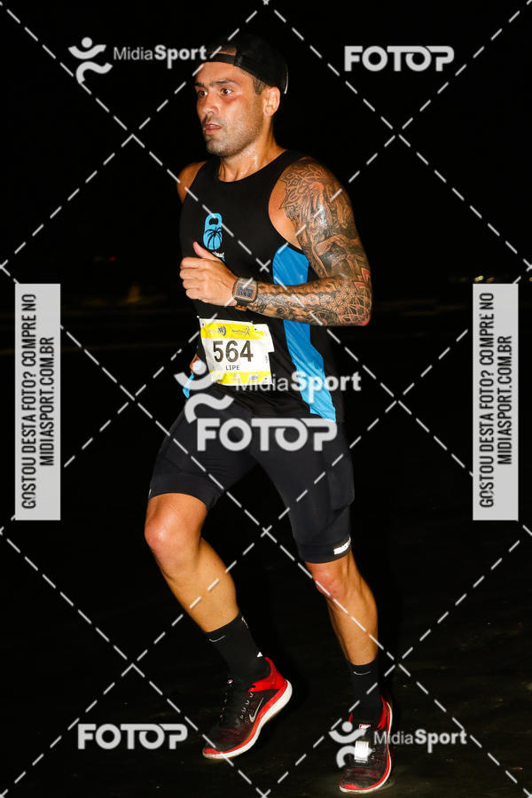 Buy your photos of the eventJovem Pan Night Run 2018 on Fotop