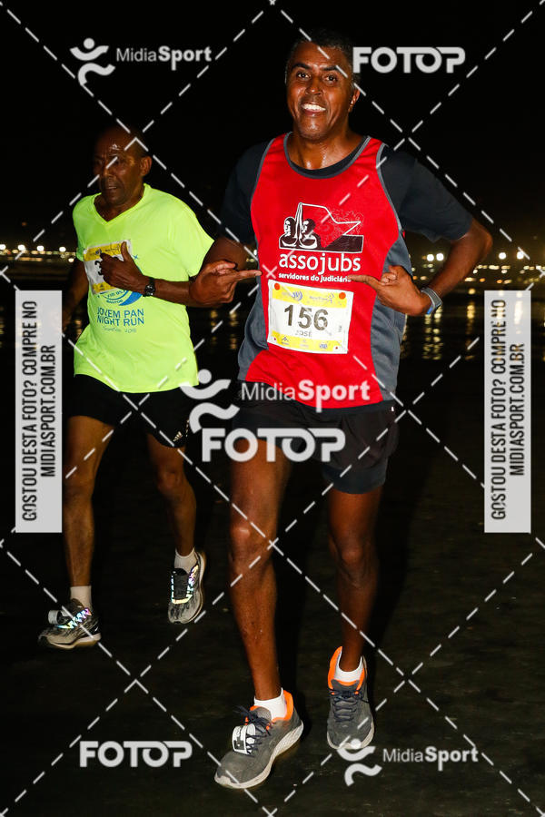 Buy your photos of the eventJovem Pan Night Run 2018 on Fotop