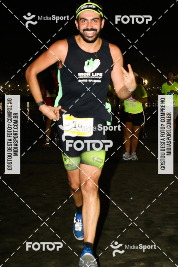 Buy your photos of the eventJovem Pan Night Run 2018 on Fotop