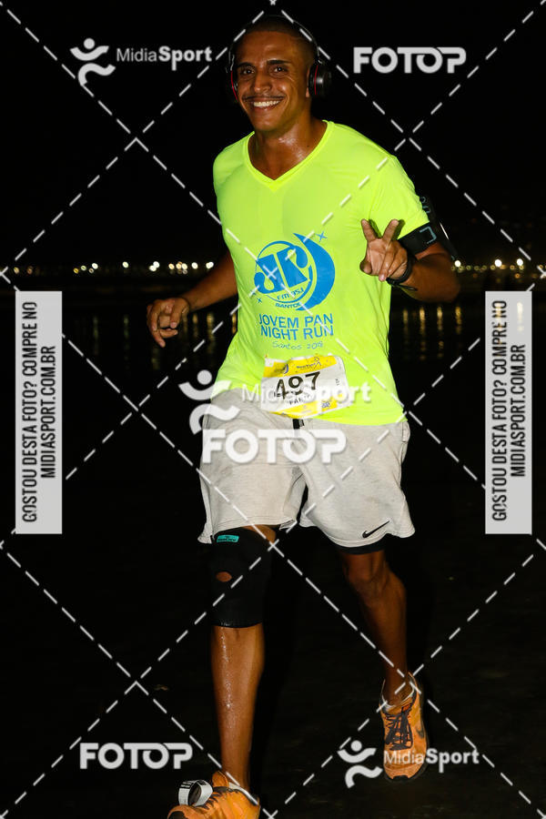 Buy your photos of the eventJovem Pan Night Run 2018 on Fotop