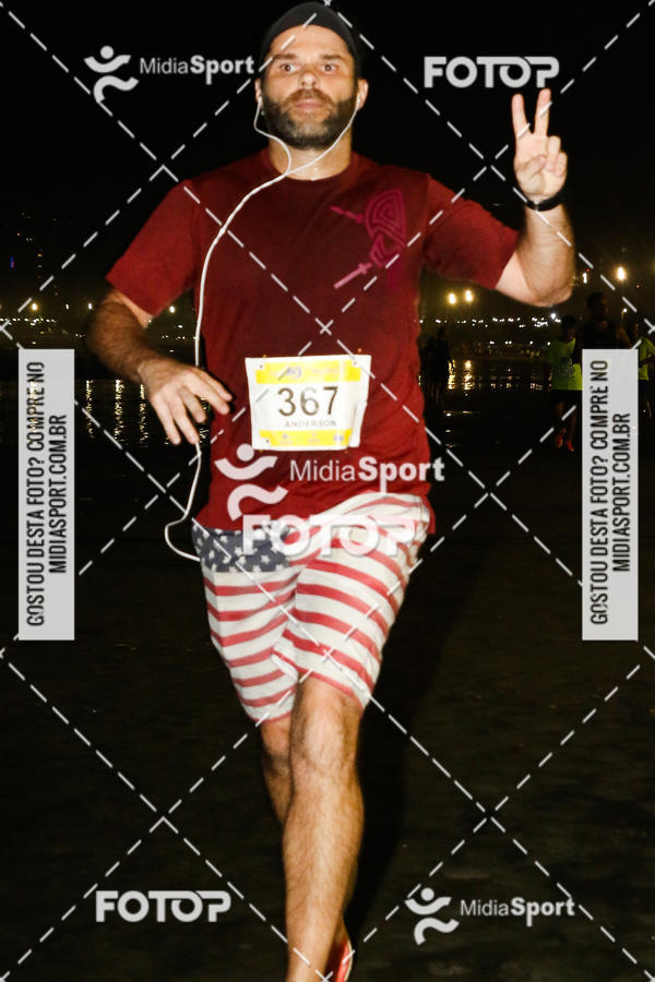 Buy your photos of the eventJovem Pan Night Run 2018 on Fotop