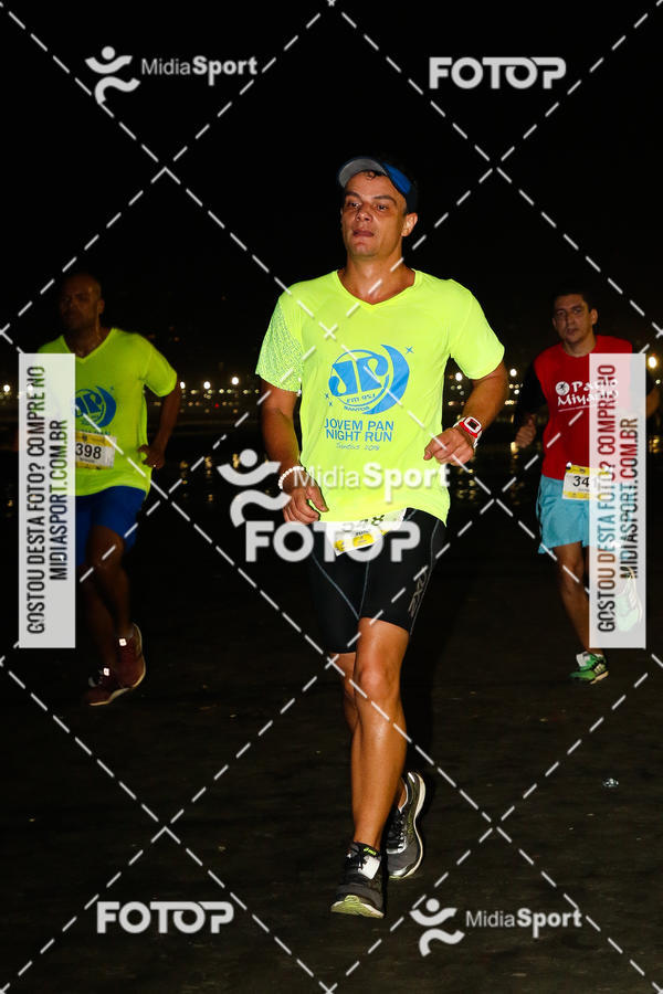 Buy your photos of the eventJovem Pan Night Run 2018 on Fotop