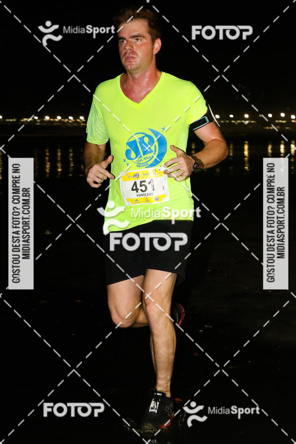 Buy your photos of the eventJovem Pan Night Run 2018 on Fotop