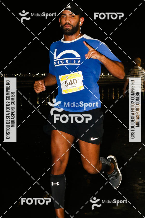 Buy your photos of the eventJovem Pan Night Run 2018 on Fotop