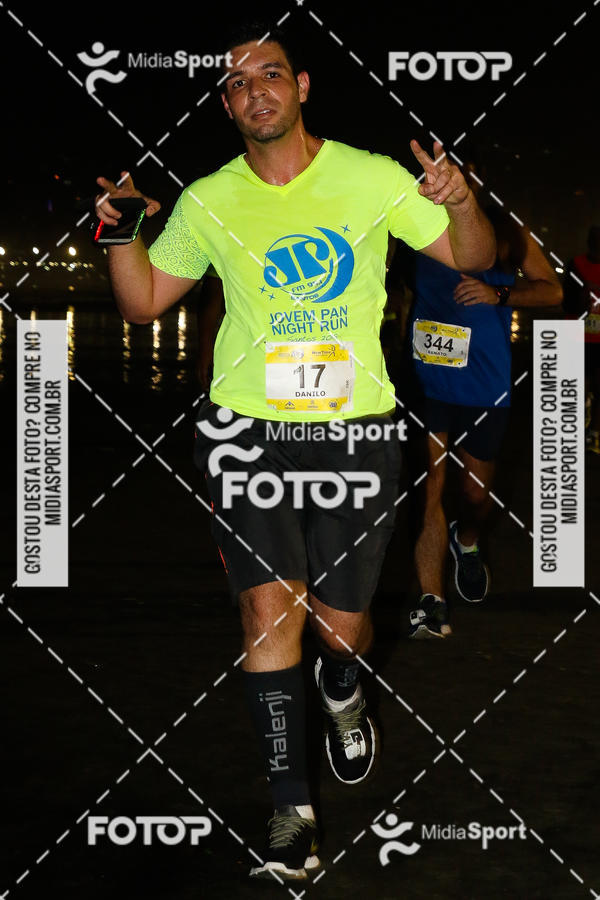 Buy your photos of the eventJovem Pan Night Run 2018 on Fotop