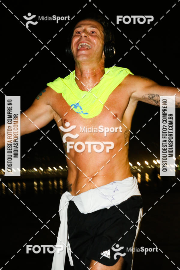 Buy your photos of the eventJovem Pan Night Run 2018 on Fotop