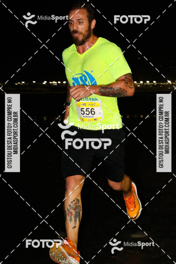 Buy your photos of the eventJovem Pan Night Run 2018 on Fotop