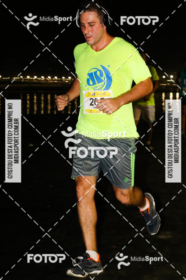 Buy your photos of the eventJovem Pan Night Run 2018 on Fotop