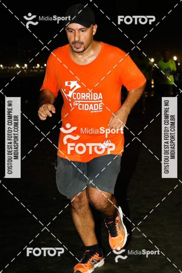 Buy your photos of the eventJovem Pan Night Run 2018 on Fotop