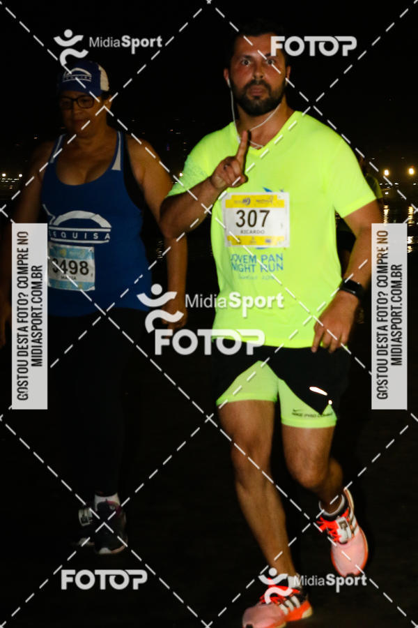 Buy your photos of the eventJovem Pan Night Run 2018 on Fotop