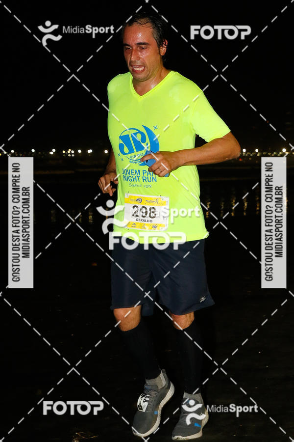 Buy your photos of the eventJovem Pan Night Run 2018 on Fotop