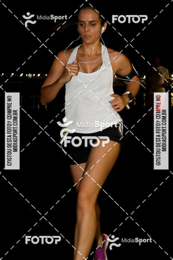 Buy your photos of the eventJovem Pan Night Run 2018 on Fotop