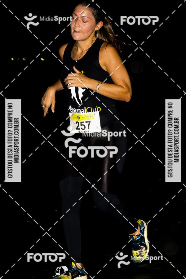 Buy your photos of the eventJovem Pan Night Run 2018 on Fotop
