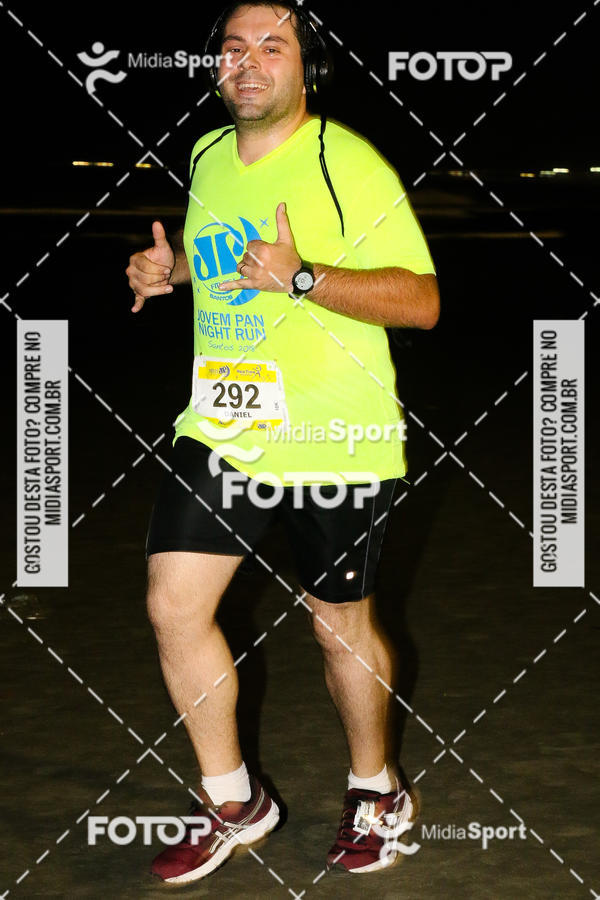 Buy your photos of the eventJovem Pan Night Run 2018 on Fotop