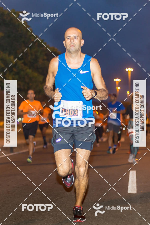 Buy your photos of the eventEclipse Night Run - Etapa Recreio on Fotop
