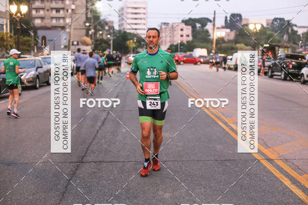 Buy your photos of the eventMeia Maratona Internacional de Curitiba 2018 on Fotop