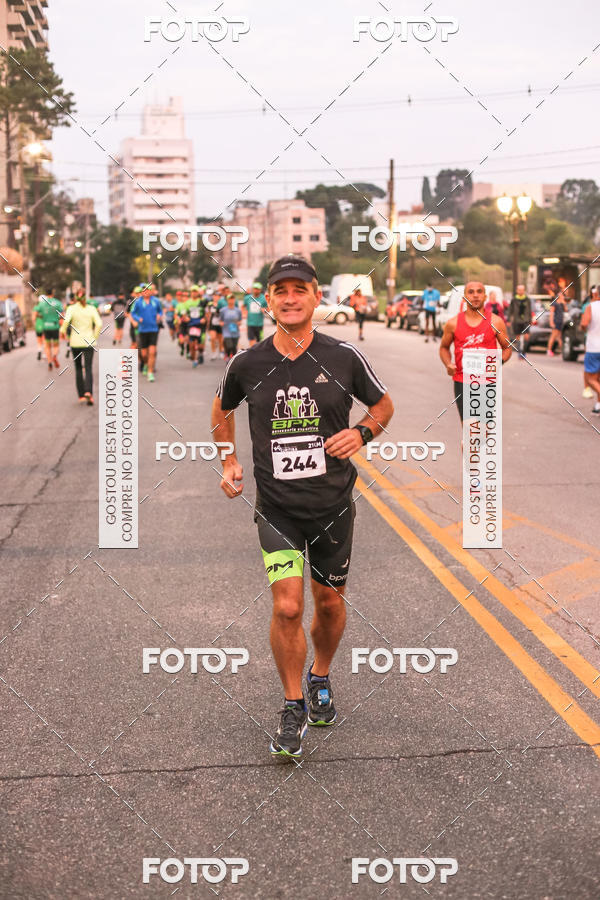 Buy your photos of the eventMeia Maratona Internacional de Curitiba 2018 on Fotop