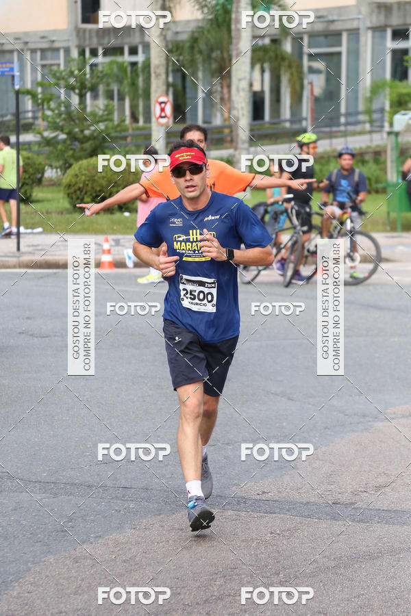 Buy your photos of the eventMeia Maratona Internacional de Curitiba 2018 on Fotop
