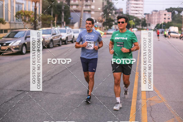 Buy your photos of the eventMeia Maratona Internacional de Curitiba 2018 on Fotop