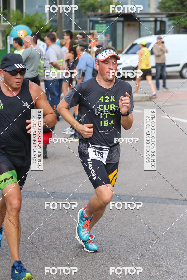 Buy your photos of the eventMeia Maratona Internacional de Curitiba 2018 on Fotop