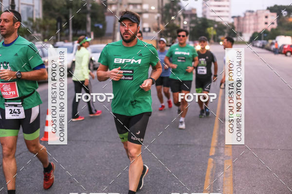 Buy your photos of the eventMeia Maratona Internacional de Curitiba 2018 on Fotop