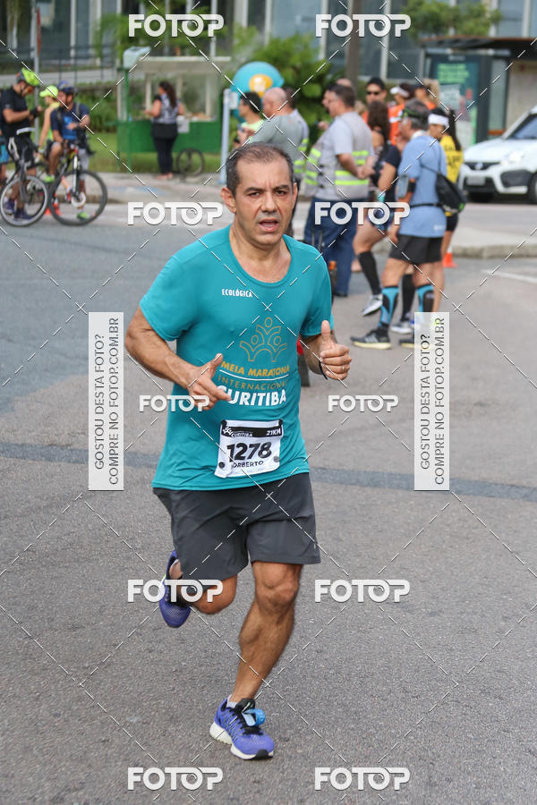 Buy your photos of the eventMeia Maratona Internacional de Curitiba 2018 on Fotop