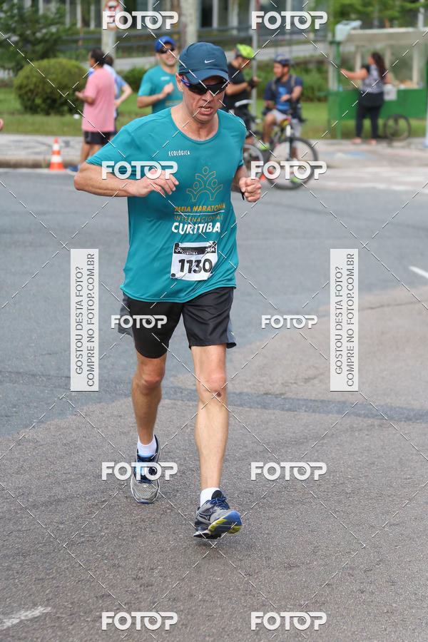 Buy your photos of the eventMeia Maratona Internacional de Curitiba 2018 on Fotop
