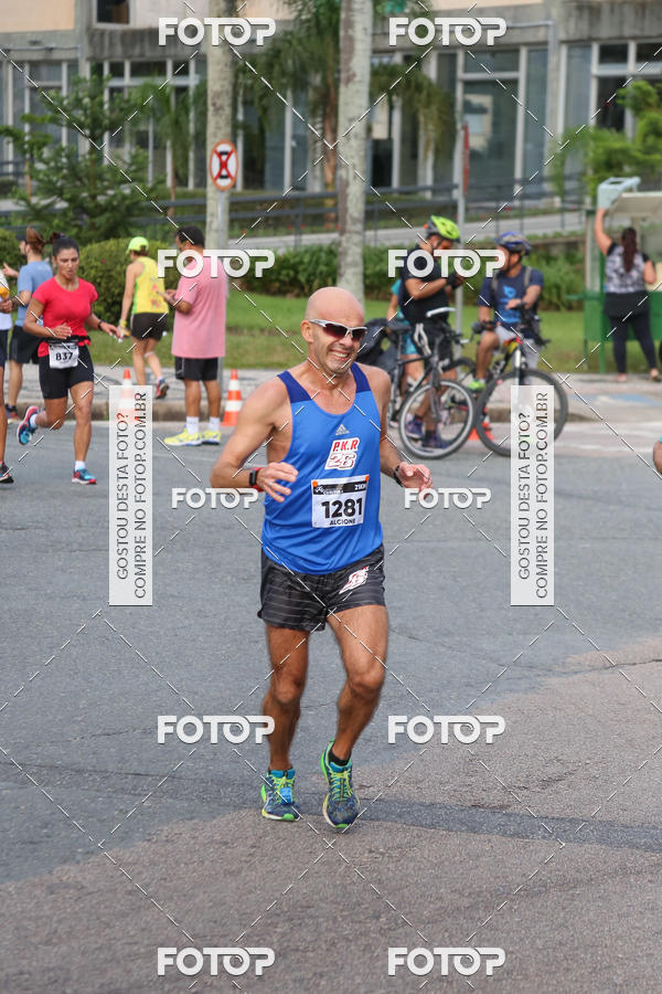 Buy your photos of the eventMeia Maratona Internacional de Curitiba 2018 on Fotop