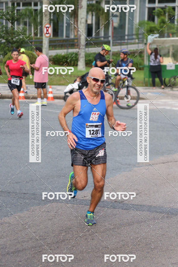 Buy your photos of the eventMeia Maratona Internacional de Curitiba 2018 on Fotop