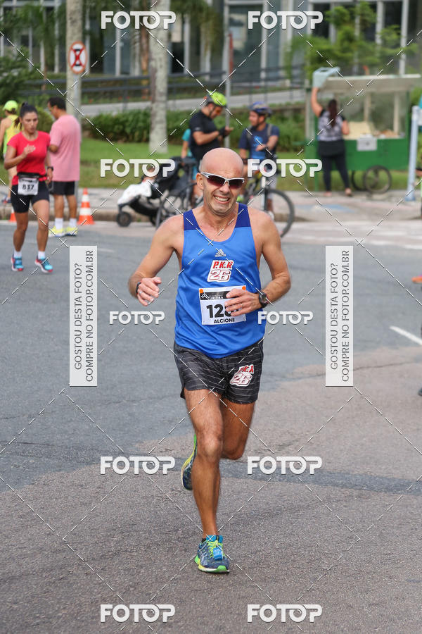 Buy your photos of the eventMeia Maratona Internacional de Curitiba 2018 on Fotop