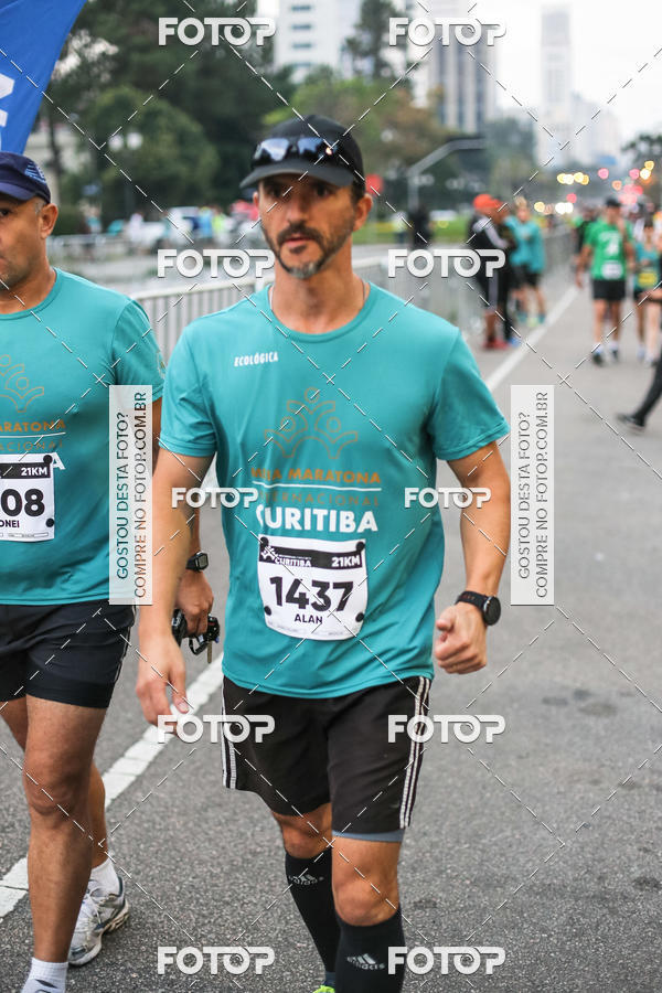 Buy your photos of the eventMeia Maratona Internacional de Curitiba 2018 on Fotop