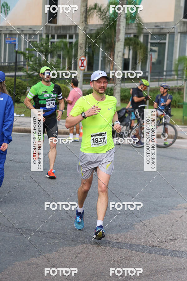 Buy your photos of the eventMeia Maratona Internacional de Curitiba 2018 on Fotop