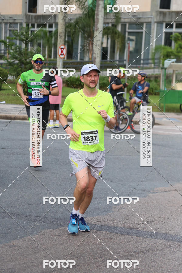 Buy your photos of the eventMeia Maratona Internacional de Curitiba 2018 on Fotop