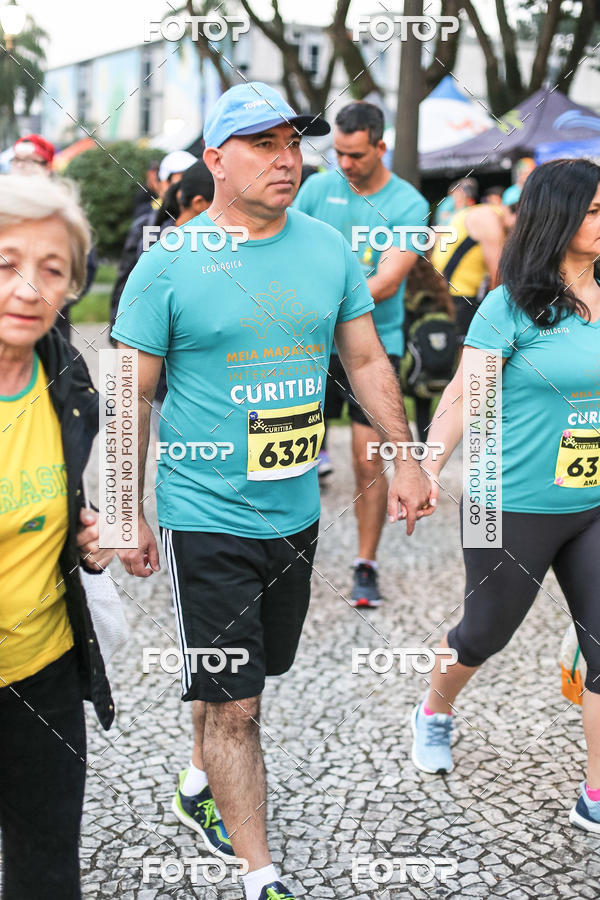 Buy your photos of the eventMeia Maratona Internacional de Curitiba 2018 on Fotop