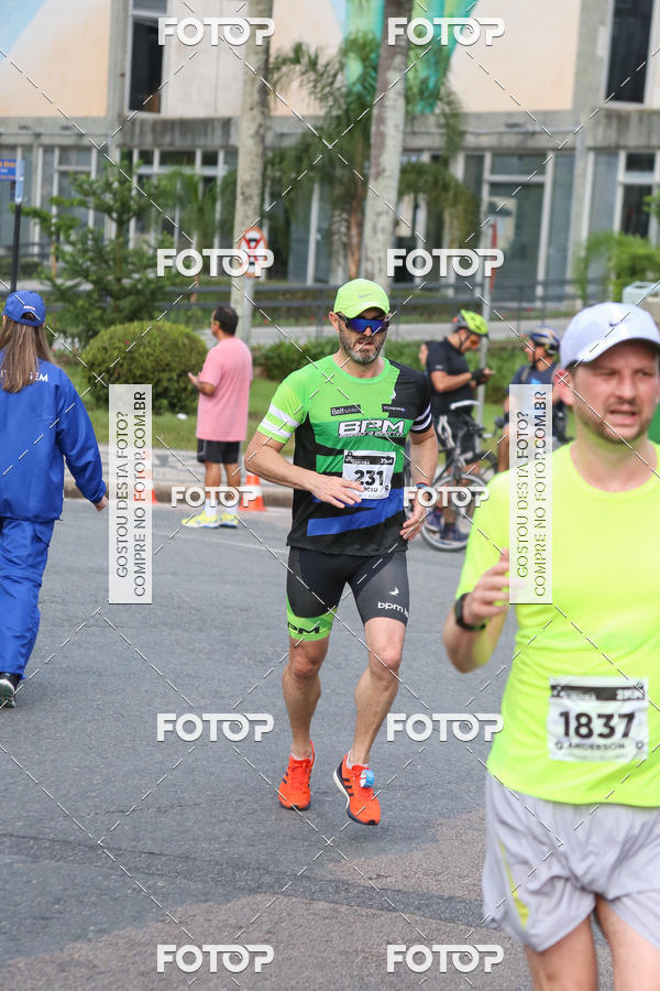 Buy your photos of the eventMeia Maratona Internacional de Curitiba 2018 on Fotop