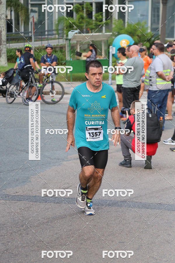 Buy your photos of the eventMeia Maratona Internacional de Curitiba 2018 on Fotop