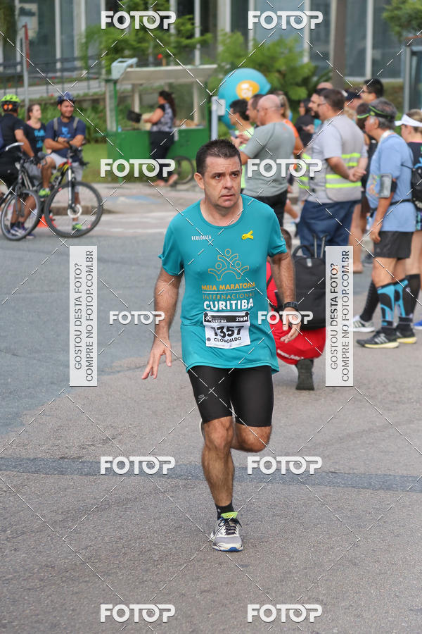 Buy your photos of the eventMeia Maratona Internacional de Curitiba 2018 on Fotop