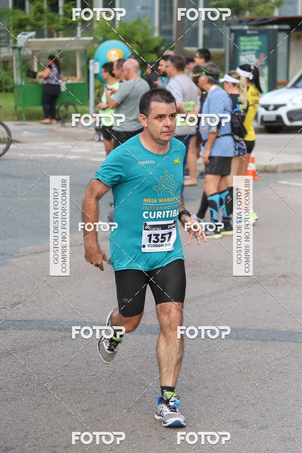 Buy your photos of the eventMeia Maratona Internacional de Curitiba 2018 on Fotop