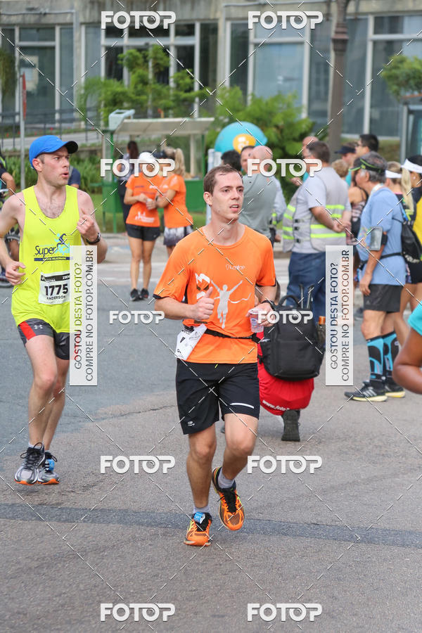 Buy your photos of the eventMeia Maratona Internacional de Curitiba 2018 on Fotop