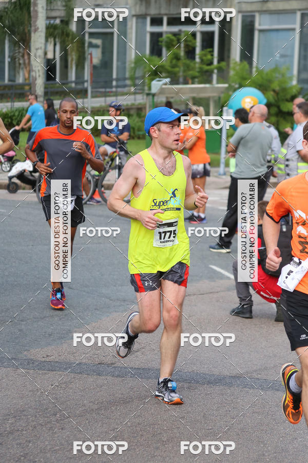 Buy your photos of the eventMeia Maratona Internacional de Curitiba 2018 on Fotop