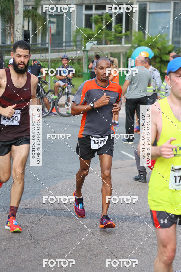 Buy your photos of the eventMeia Maratona Internacional de Curitiba 2018 on Fotop