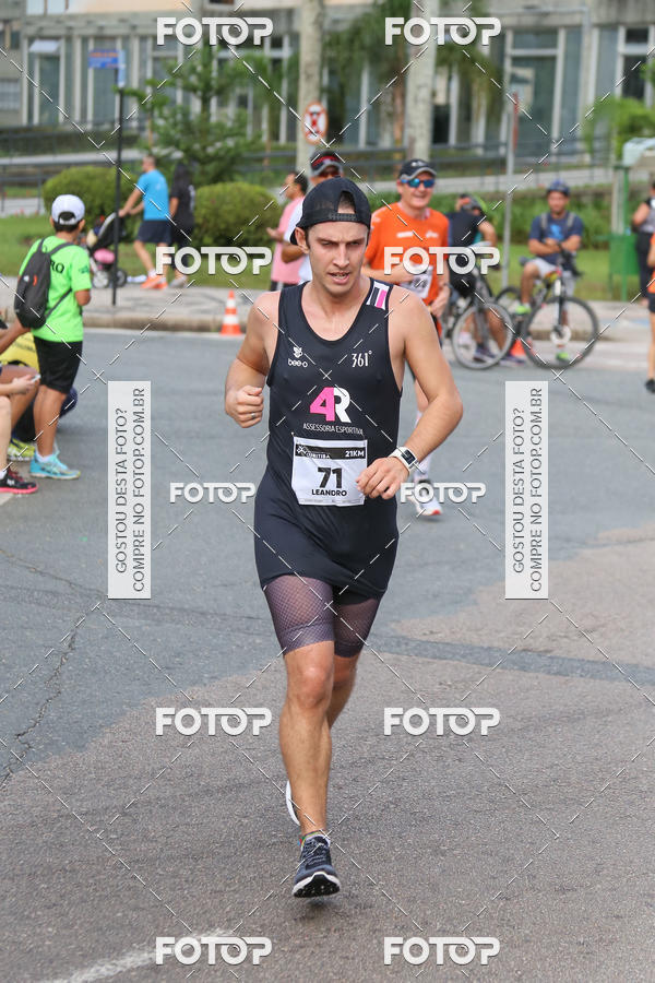 Buy your photos of the eventMeia Maratona Internacional de Curitiba 2018 on Fotop