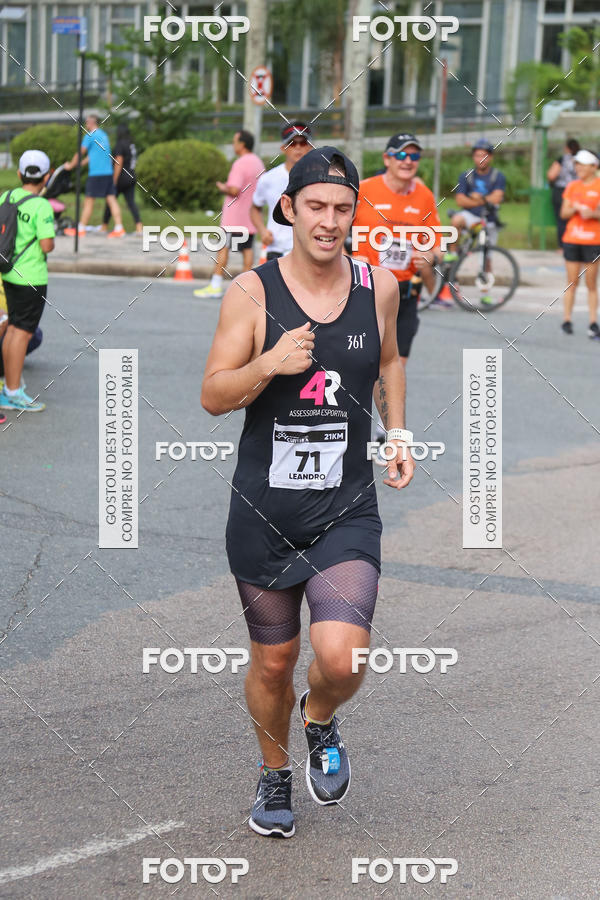 Buy your photos of the eventMeia Maratona Internacional de Curitiba 2018 on Fotop