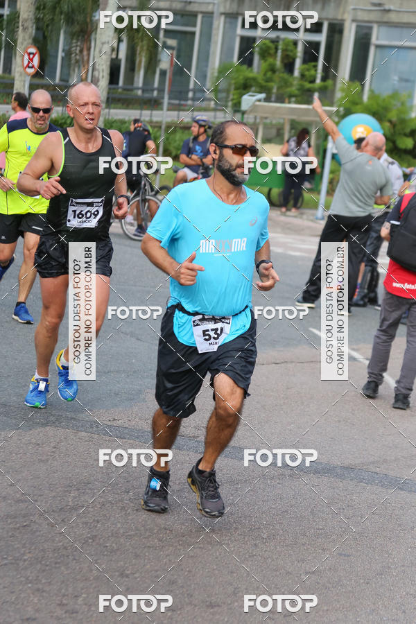 Buy your photos of the eventMeia Maratona Internacional de Curitiba 2018 on Fotop