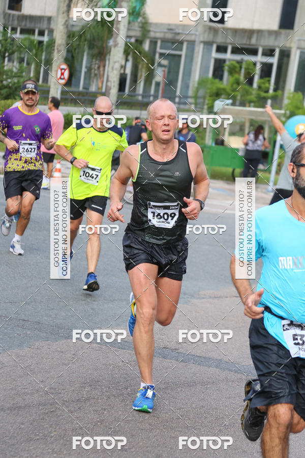 Buy your photos of the eventMeia Maratona Internacional de Curitiba 2018 on Fotop