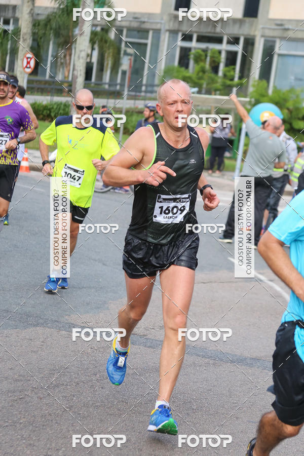 Buy your photos of the eventMeia Maratona Internacional de Curitiba 2018 on Fotop